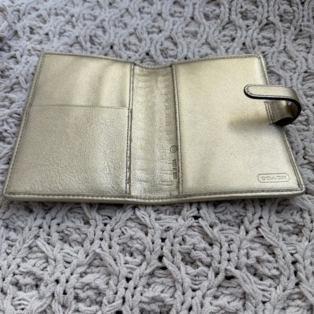 Coach Brown Signature mini Canvas passport /agenda cover with Metallic Gold Trim - Picture 4 of 8